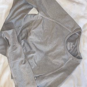 Cropped silver gray workout top!